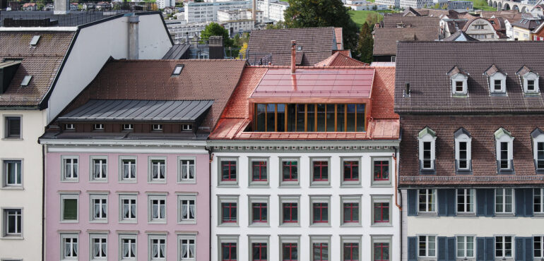 Anwendungsbeispiel Sonnenkraft POWER-MODUL ALPIN 400 Wp HC terracotta