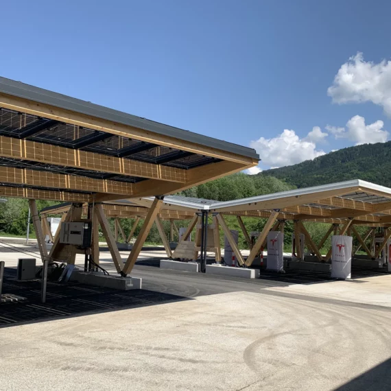 Photovoltaik Carport Überdachung der Ladeinfrastruktur am Sonnenkraft Campus