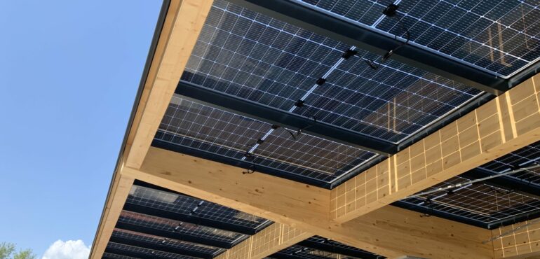 Anwendungsbeispiel Photovoltaik Carport auf Holzunterkonstruktion
