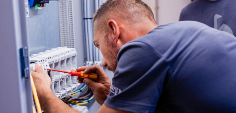 Vivatro Monteure Elektroarbeiten Zählerkasten