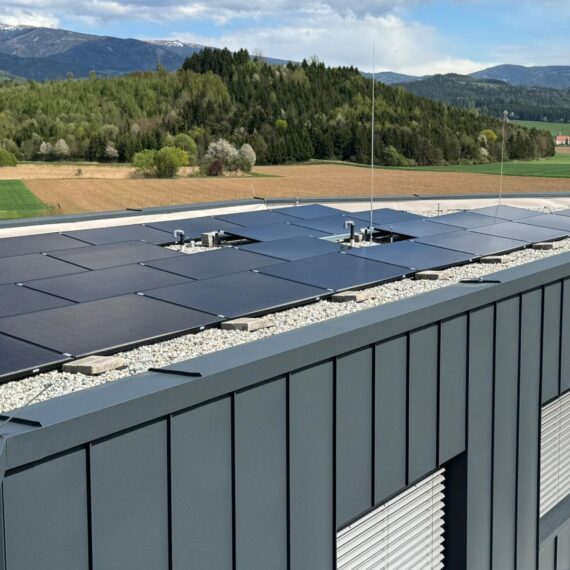 Raiffeisen Kompetenzzentrum Althofen _ PV Hauptdach